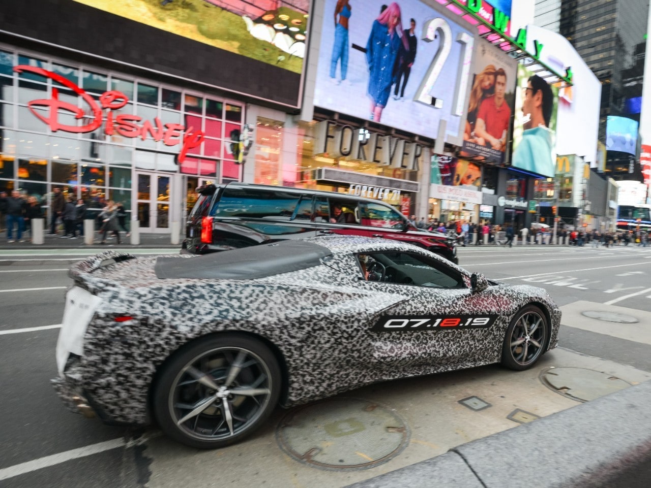 Nuova Chevrolet Corvette C8: le prime immagini