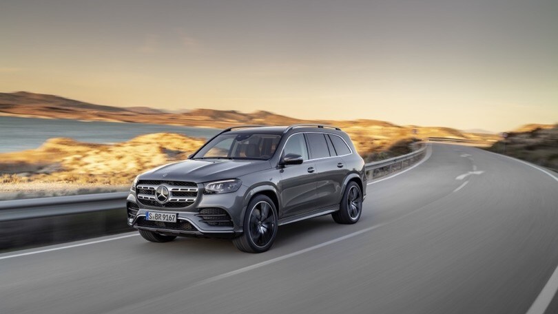 Nuova Mercedes GLS: foto