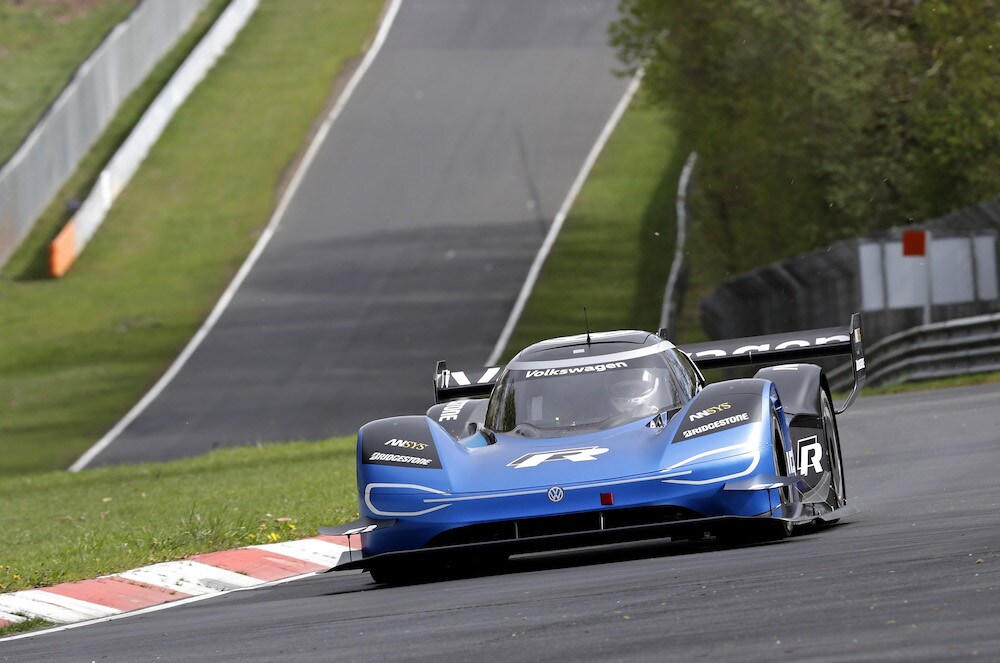 Volkswagen ID R, attacco al Nurburgring: via ai test