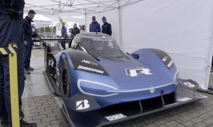 Volkswagen ID R al Nurburgring: video