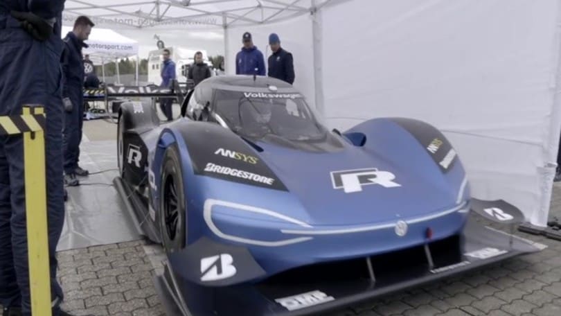 Volkswagen ID R al Nurburgring: video