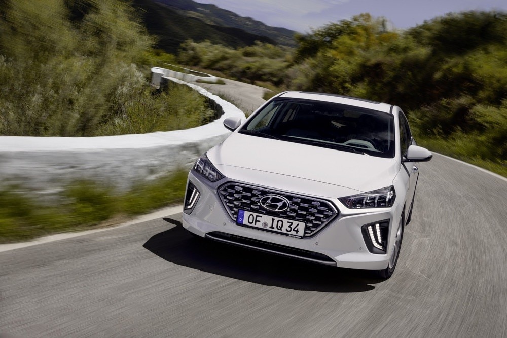 Hyundai Ioniq 2019, ibrida ed elettrica si aggiornano