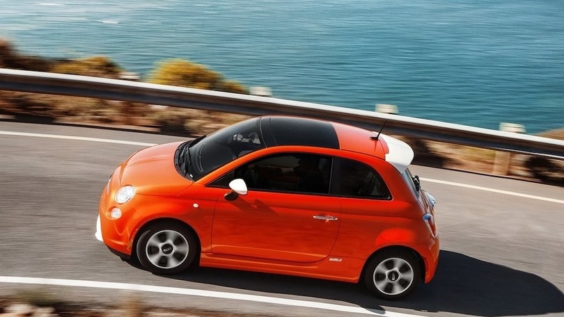 Nuova Fiat 500 elettrificata: a Mirafiori partono le prime modifiche