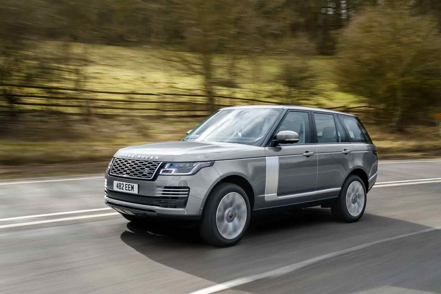 Range Rover Sport HST: mild hybrid da 400 cv