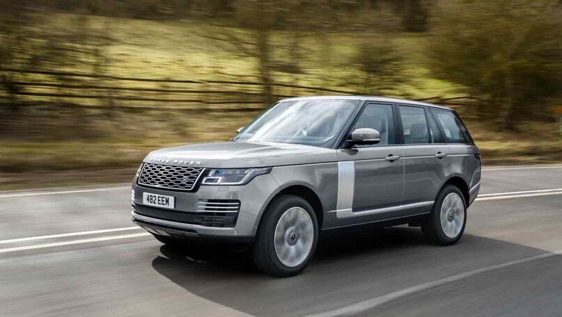 Range Rover Sport HST: mild hybrid da 400 cv