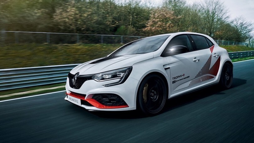 Nuova Renault Megane RS Trophy-R, attacco al Nurburgring