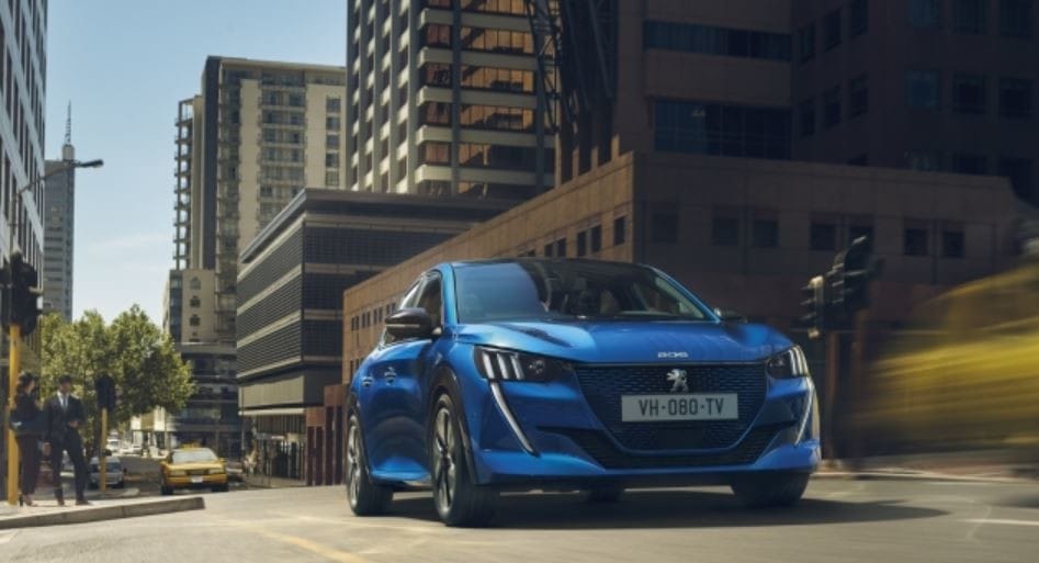 Peugeot, la Nuova e-208 partner del Jova Beach Tour