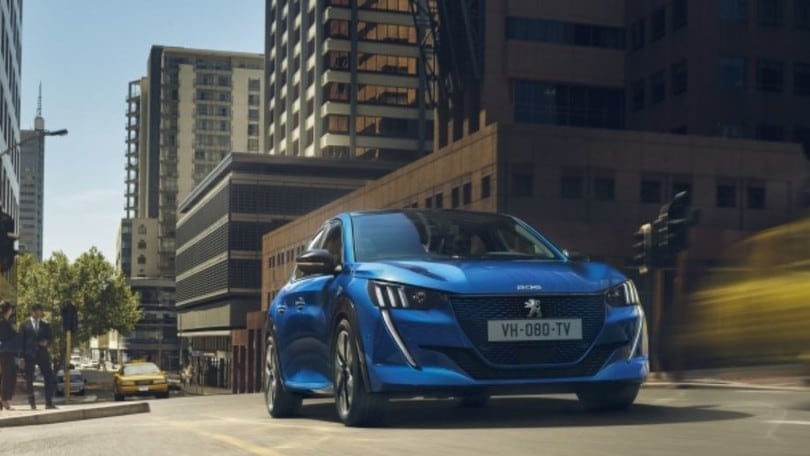 Peugeot, la Nuova e-208 partner del Jova Beach Tour