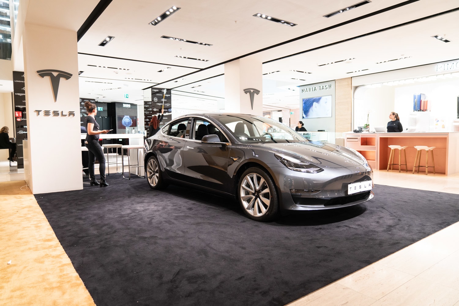 Tesla apre il suo temporary store a Roma