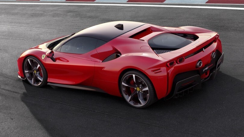Ferrari SF90 Stradale: VIDEO