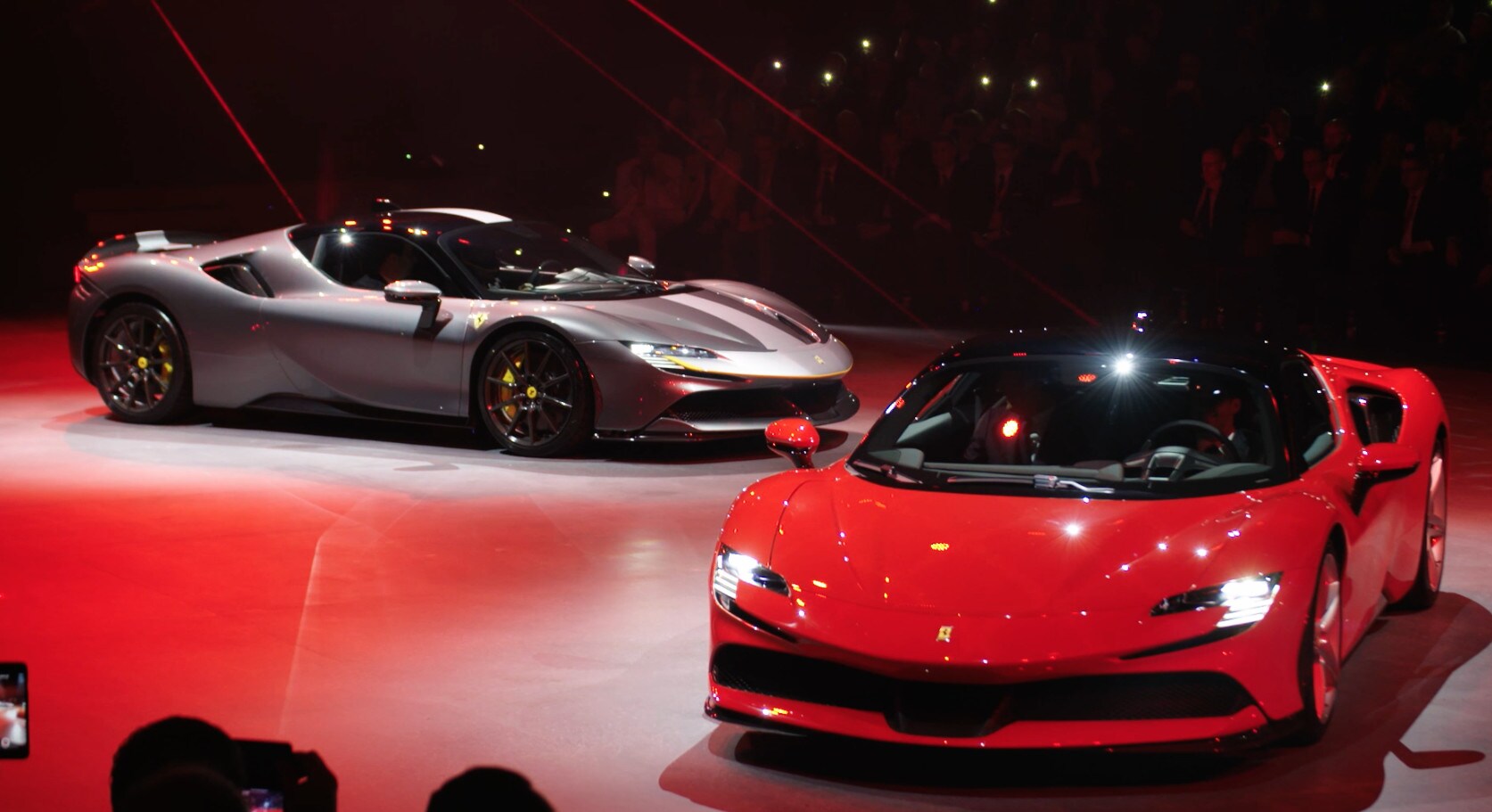 Ferrari SF90 Stradale: un'entrata storica VIDEO