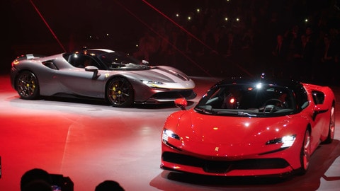 Ferrari SF90 Stradale: un'entrata storica VIDEO