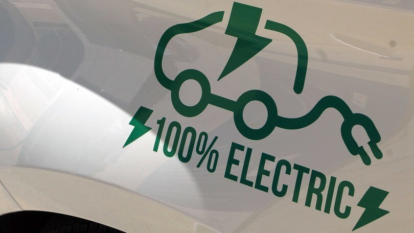 Taxi elettrici, Milano propone un bando da 500 licenze