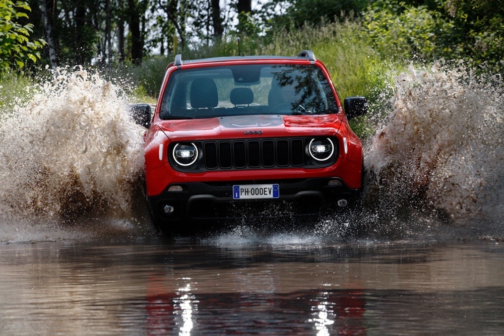Jeep Renegade ibrida plug-in debutta su strada al Parco Valentino
