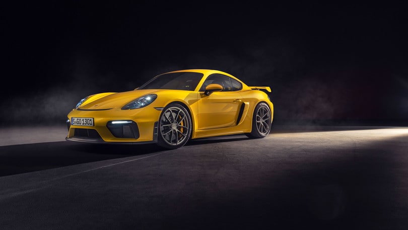 Nuove Porsche 718 Cayman GT4 e 718 Spyder, 420 cv e cambio manuale!