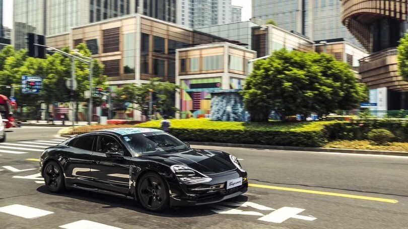 Porsche Taycan, passerella a Shanghai