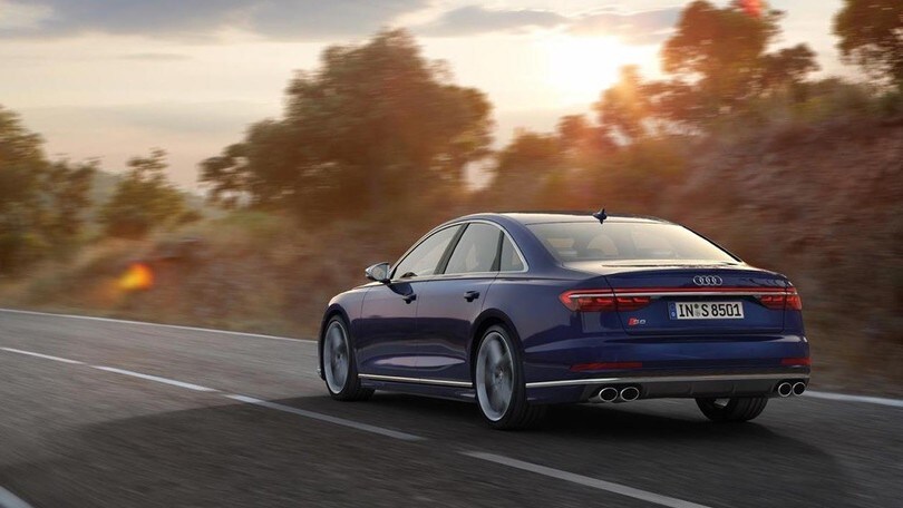 Nuova Audi S8: foto