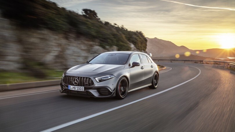 Nuova Mercedes AMG A45 e CLA 45: foto