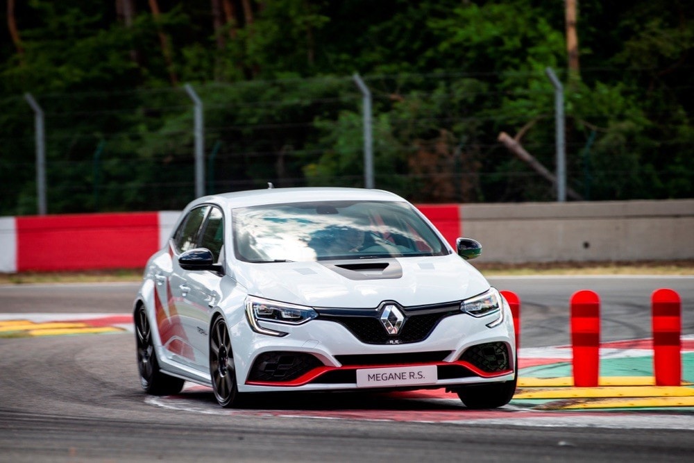 Nuova Renault Megane RS Trophy-R, stupisce con i cerchi in carbonio
