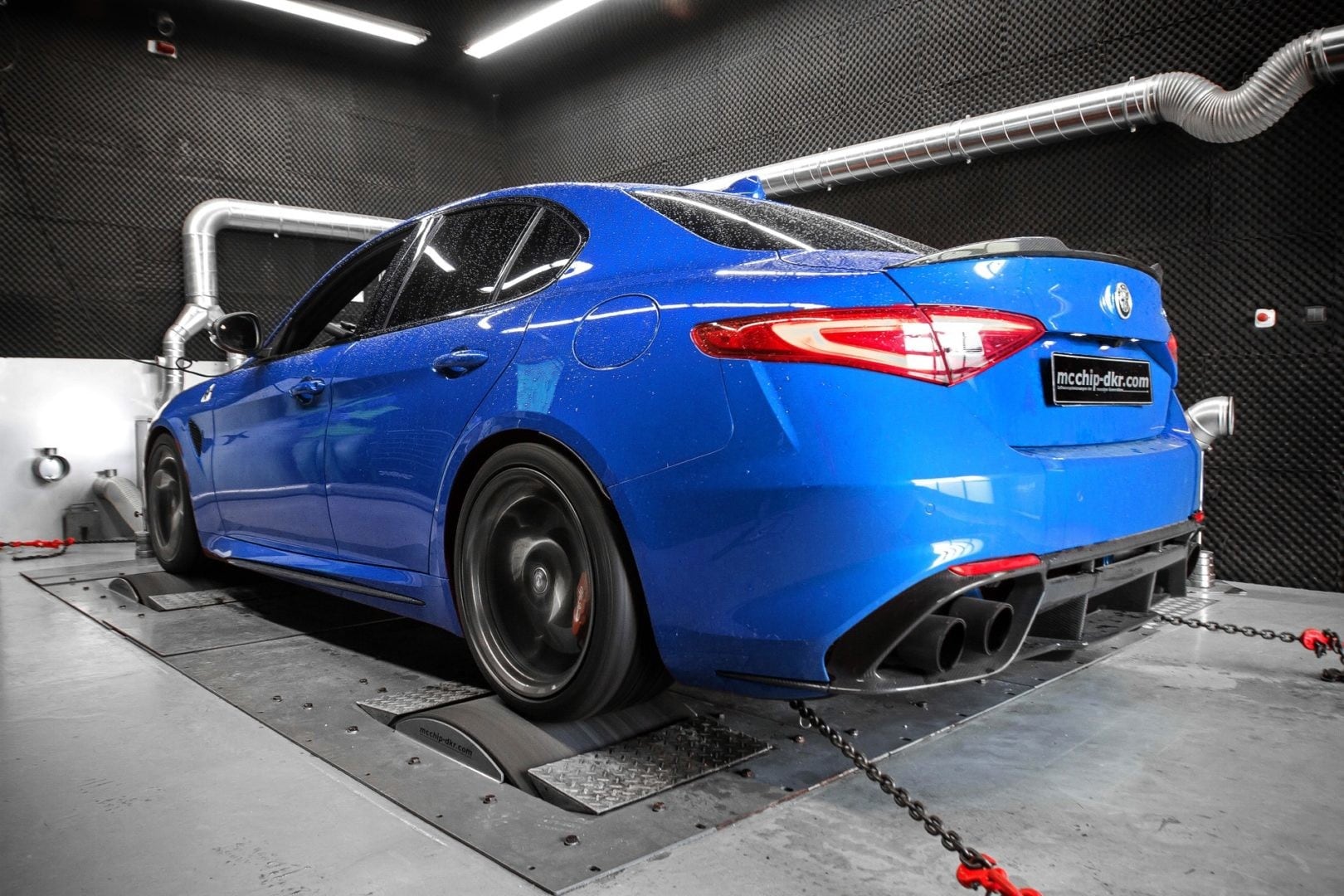 Giulia Quadrifoglio più potente di Ferrari, extra tuning