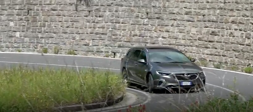Opel Insigna GSI Sports Tourer: la prova su strada VIDEO