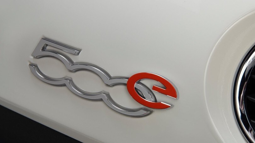 Fiat 500 elettrica, primi muletti su strada