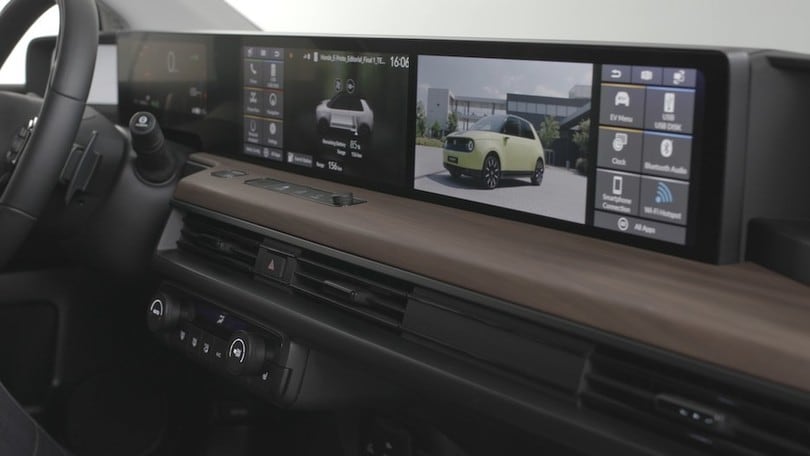 Honda e, interni con multivisione