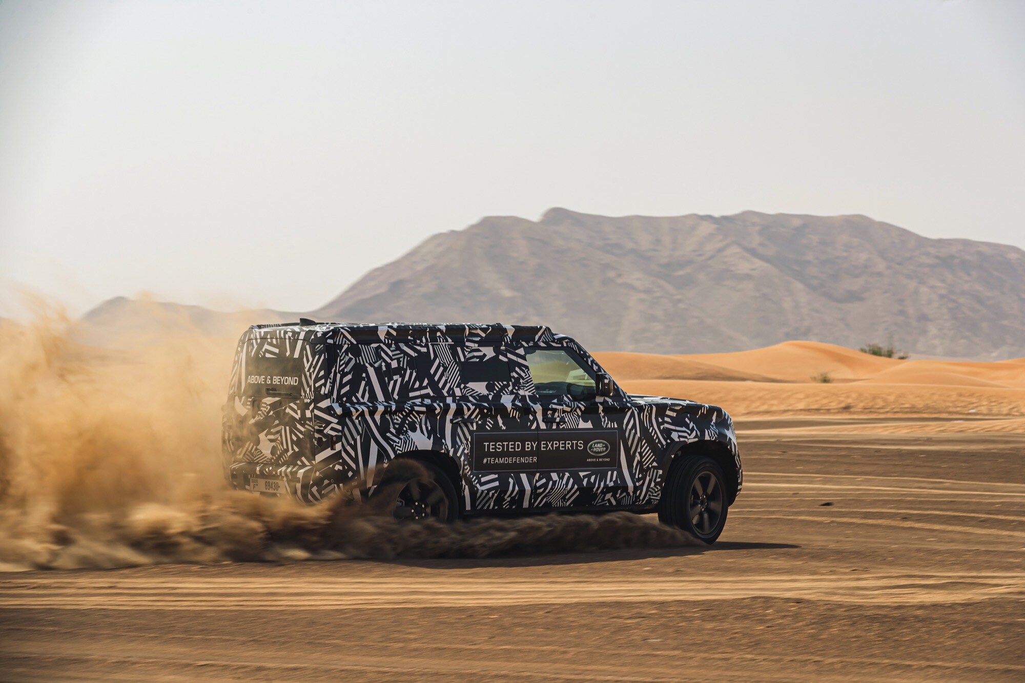 Land Rover Defender, test con la Croce Rossa VIDEO