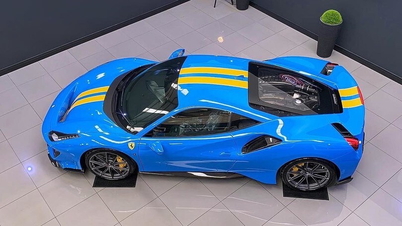 Ferrari 488 Pista, custom in Azzurro Dino