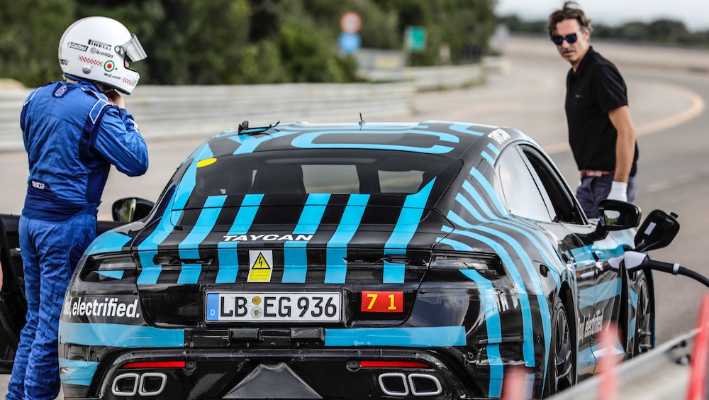 Porsche Taycan, 24 ore a tutta velocità a Nardò