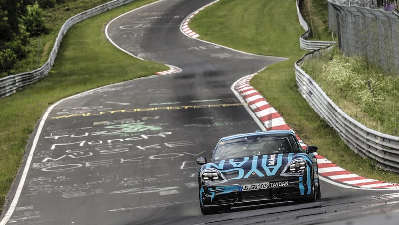 Porsche Taycan record al Nurburgring