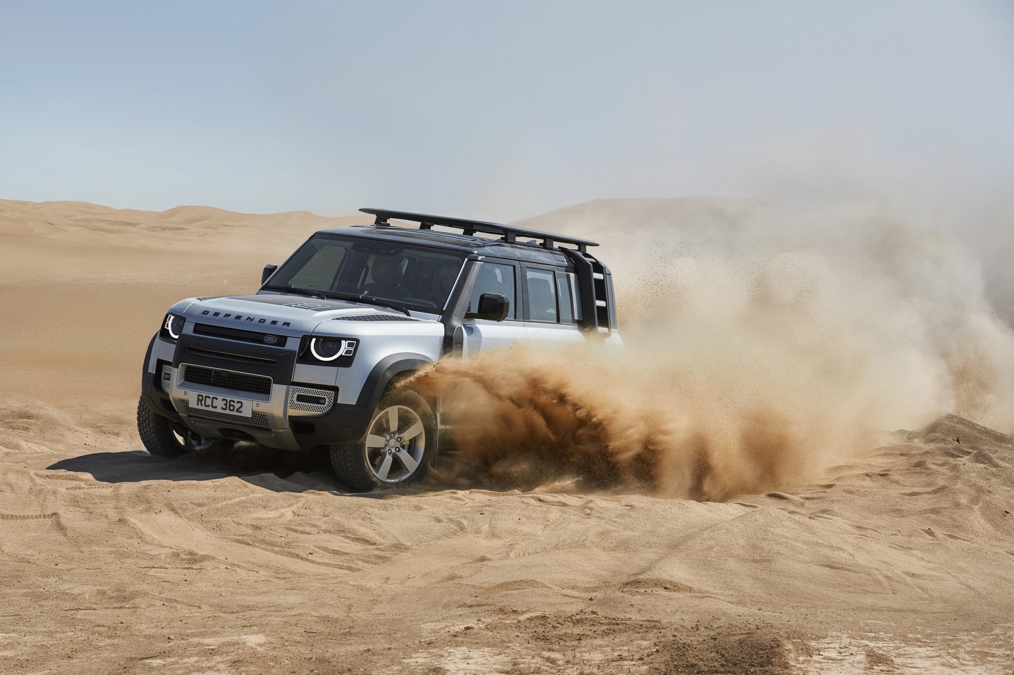 Land Rover Defender 2020, bellissimo e inarrestabile