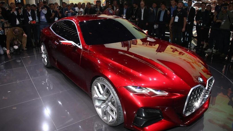 BMW al Salone di Francoforte svela Concept 4 a X5 a idrogeno