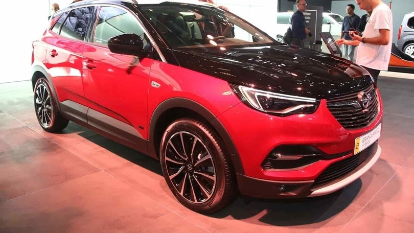 Opel Grandland X Hybrid4, SUV alla "spina"