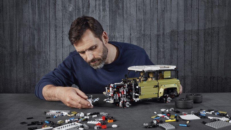 La spettacolare Land Rover Defender di Lego Technic