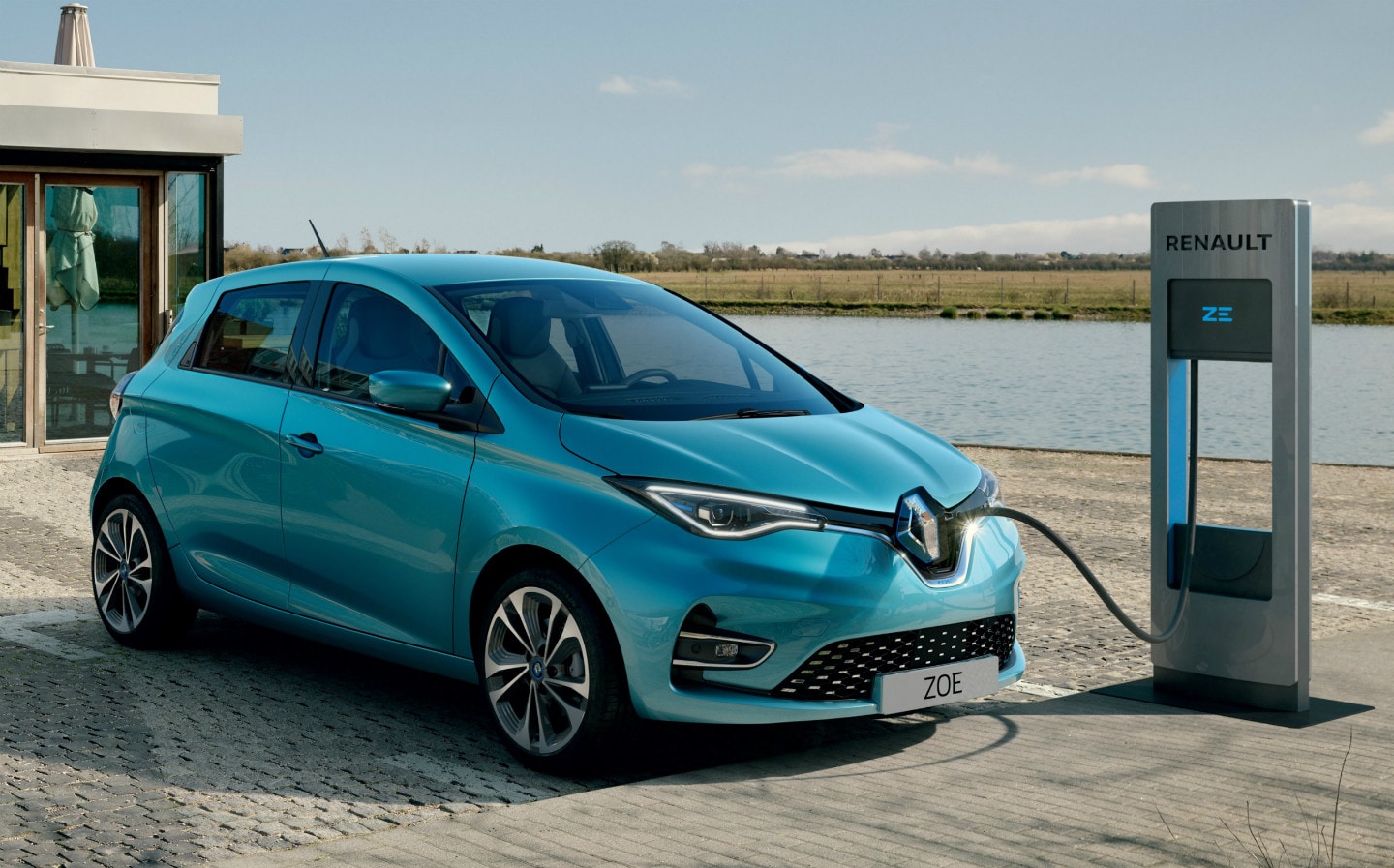 Auto elettriche in crescita, ma sono una nicchia, l’analisi di UNRAE
