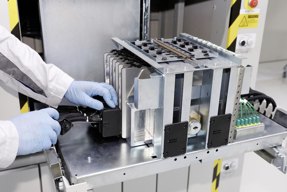 Volkswagen inaugura la produzione di celle per batterie