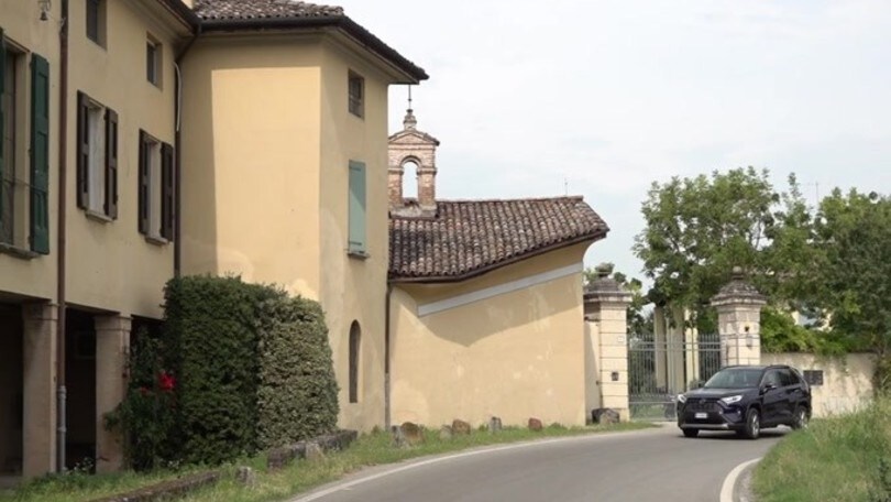 Toyota RAV4, comfort ibrido VIDEO