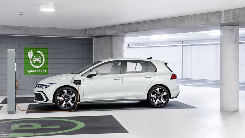Nuova Volkswagen Golf GTE: FOTO
