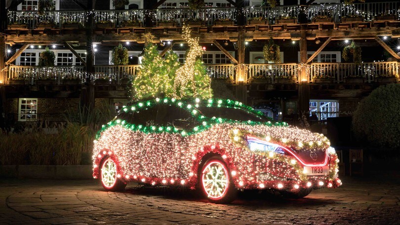 Nissan Leaf, green e luminosa per Natale con Nissan Tree