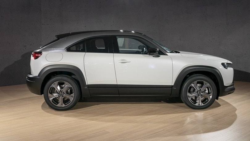 Nuova Mazda MX-30, elettroni in movimento