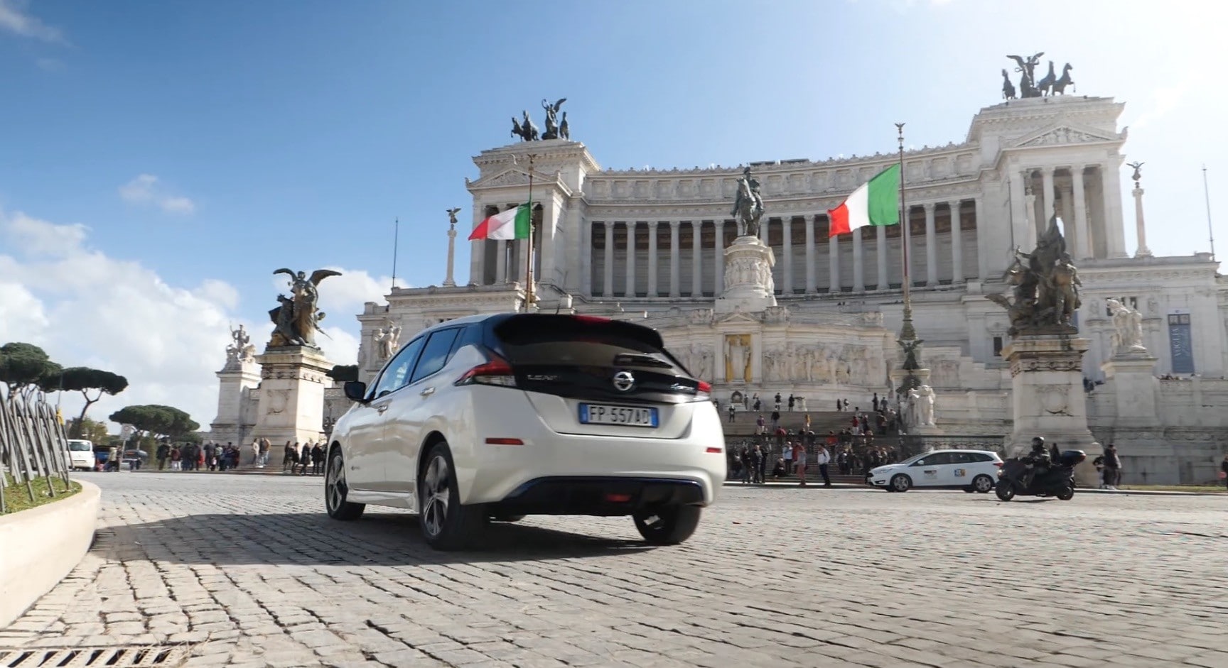 Nissan Leaf, auto ufficiale dell’Acea Run Rome The Marathon: VIDEO