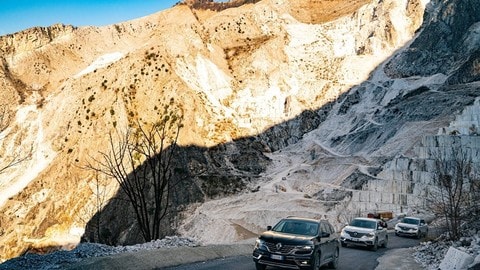 Nuovo Renault Koleos: test drive tra le cave di marmo FOTO