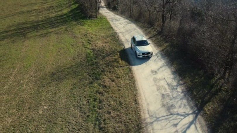Volvo XC60 B4, la prova VIDEO