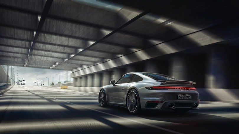 Nuova Porsche 911 Turbo S Coupé FOTO