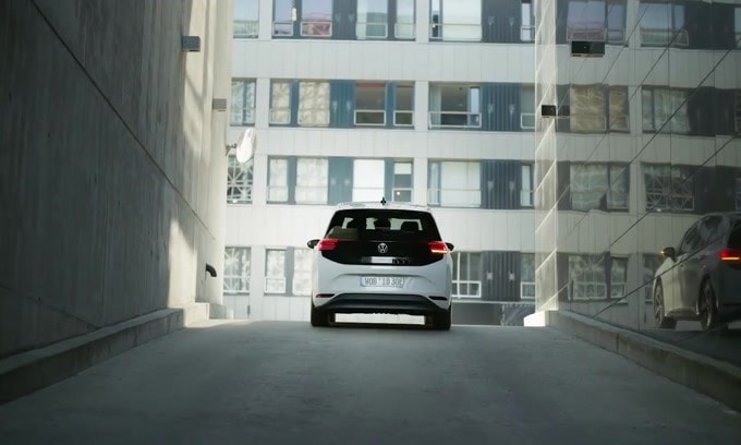 Volkswagen ID.4: il SUV elettrico VIDEO