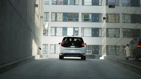 Volkswagen ID.4: il SUV elettrico VIDEO