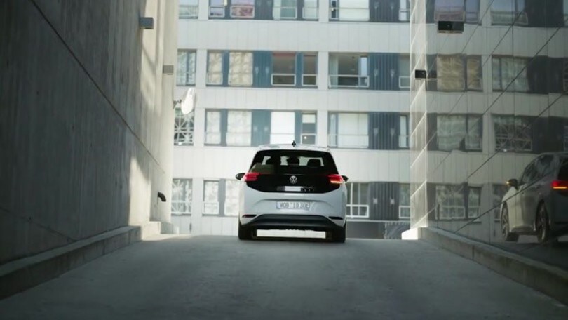 Volkswagen ID.4: il SUV elettrico VIDEO
