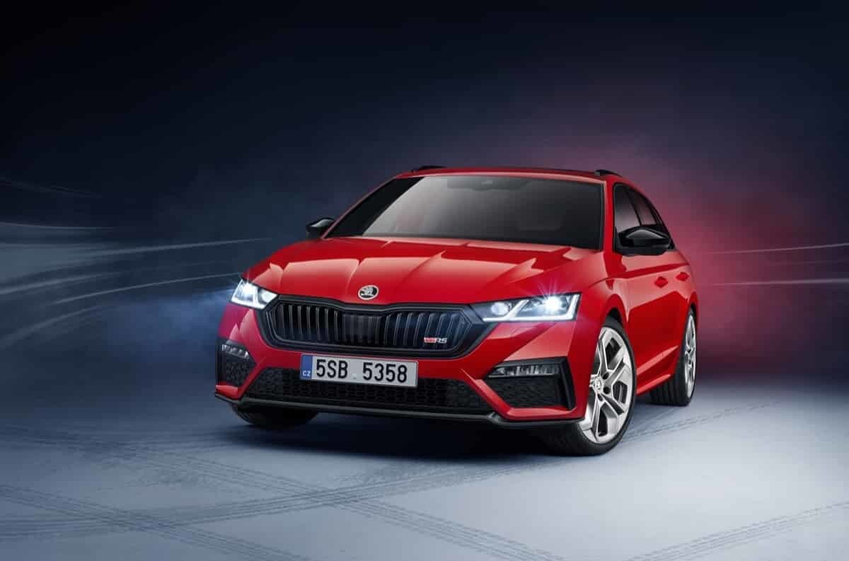 Skoda Octavia RS iV, sportiva e virtuosa alla spina