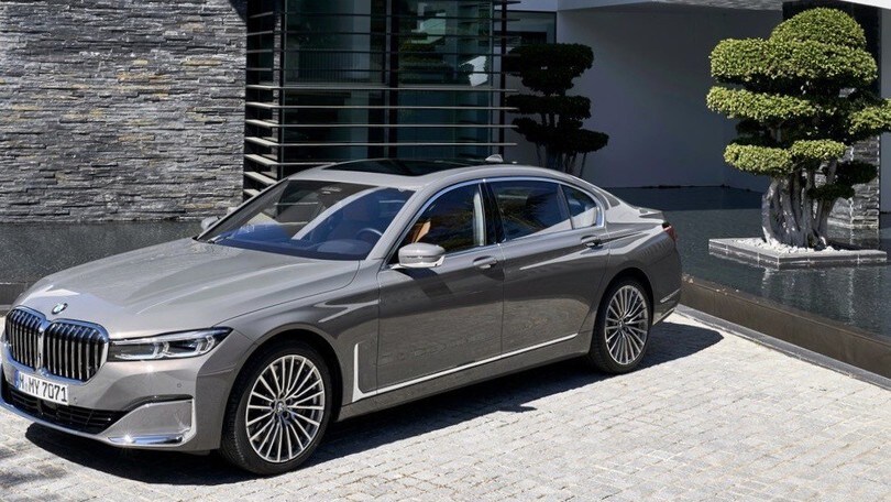 Nuova BMW Serie 7 sarà anche elettrica, in arrivo i7